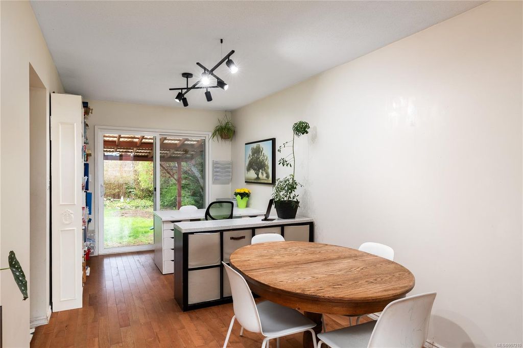 listing image 16048398561316073006