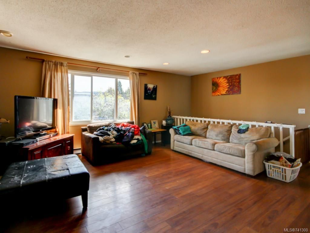 listing image 16044713917753976635