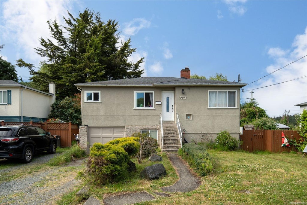 1203 PEARCE CRES, SAANICH, BC V8X 3S8 - Image 2795237964.jpeg?d=l