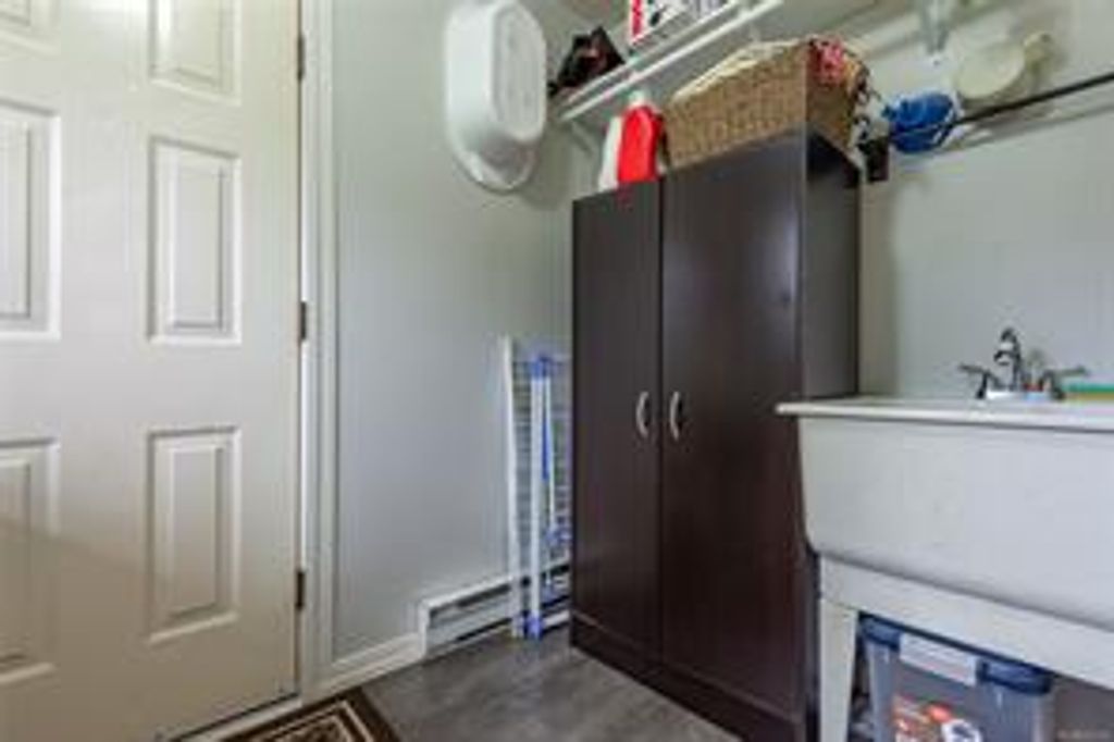 listing image 16049925453301188180