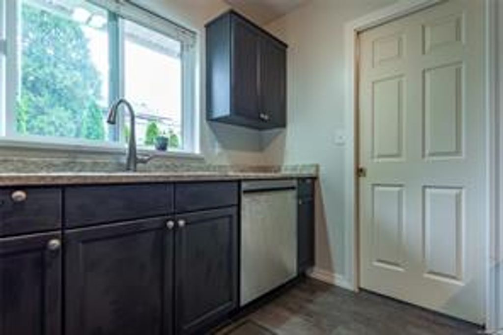 listing image 16049545703934557919