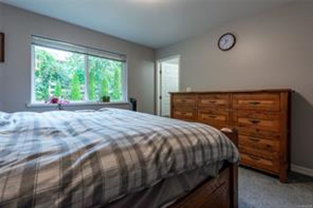 listing image 16045904331526947194