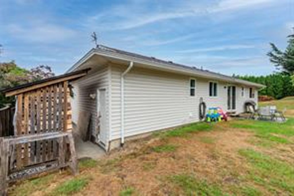 listing image 16044326733555690823