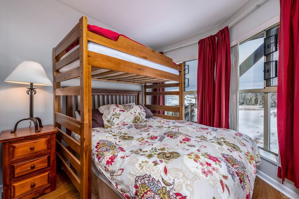 listing image 16041372839340894942