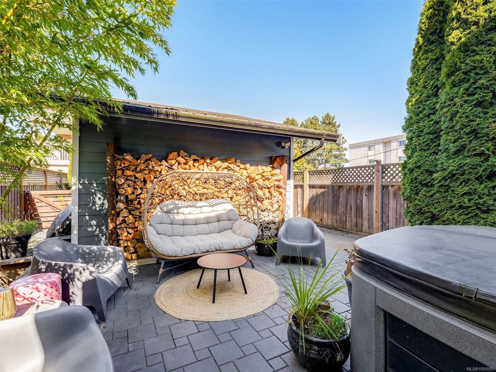 listing image 16049394016105269393