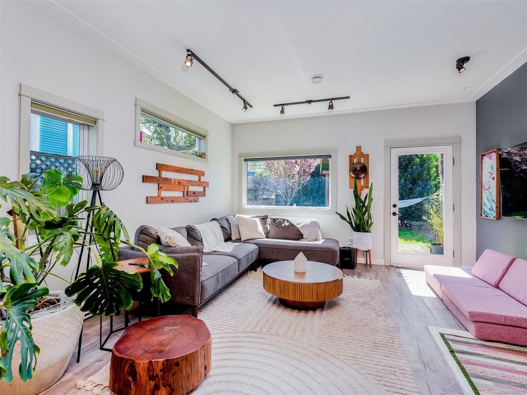 listing image 16049036316479626111