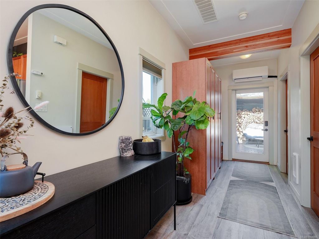 listing image 16049684272801935749