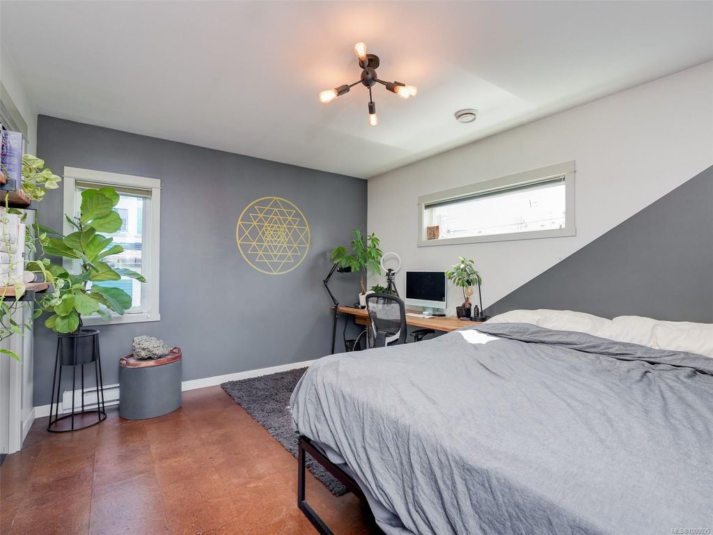 listing image 16049438368724357666