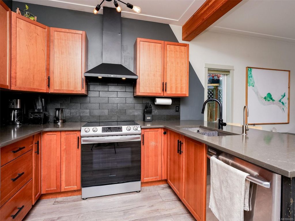 listing image 16044924157921963630