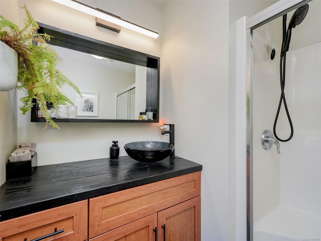 listing image 16043555543072324252