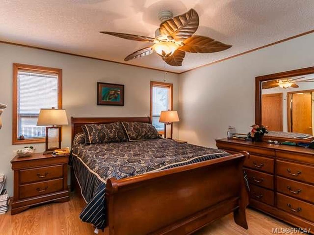 listing image 16044372209154941646