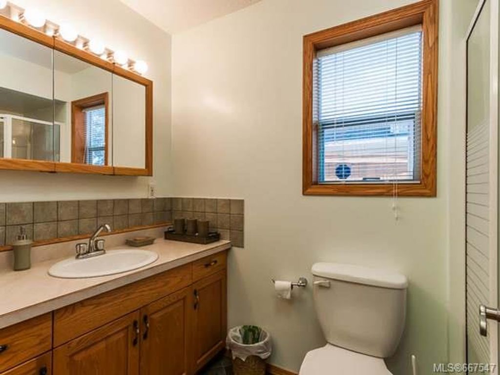 listing image 16048497433131378541