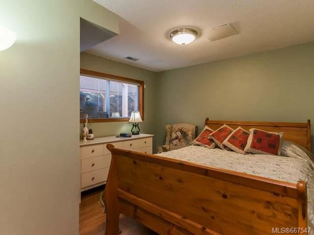 listing image 16049926604222815891