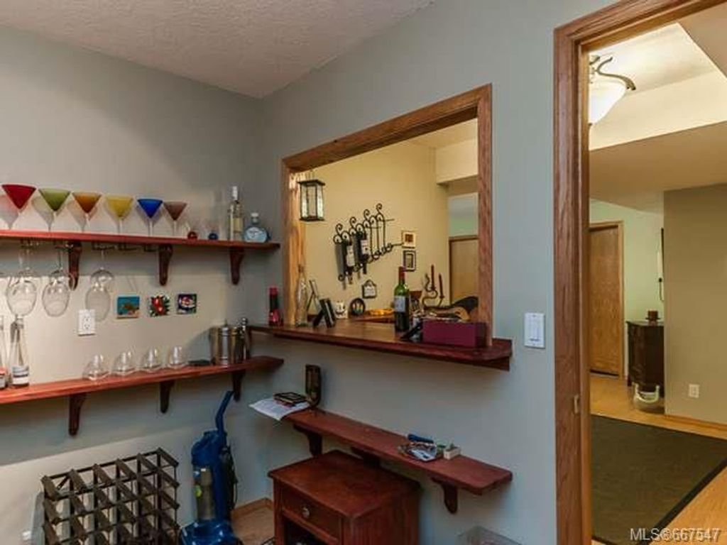 listing image 16045307810779356459