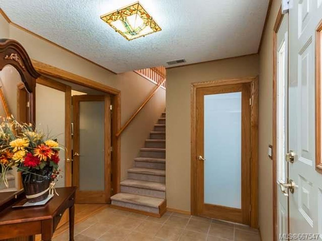 listing image 16045346953721257848