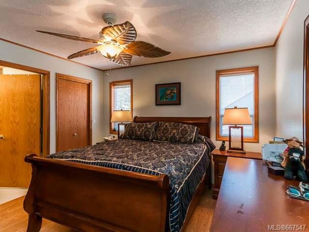 listing image 16042635888274538193