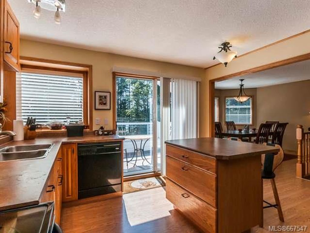 listing image 16042338848442457704