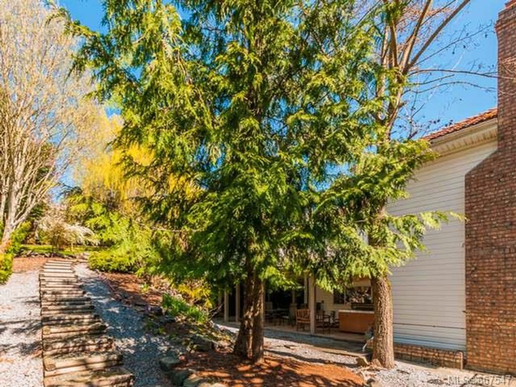 listing image 16047562936429262327