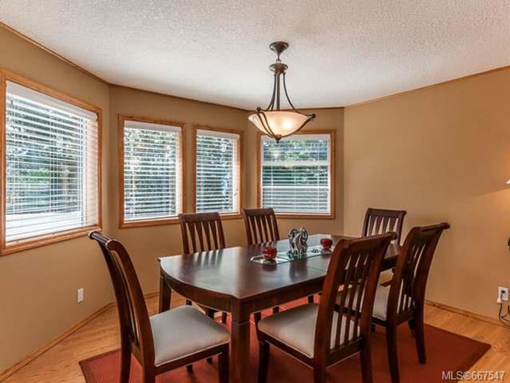 listing image 16048378501640467216