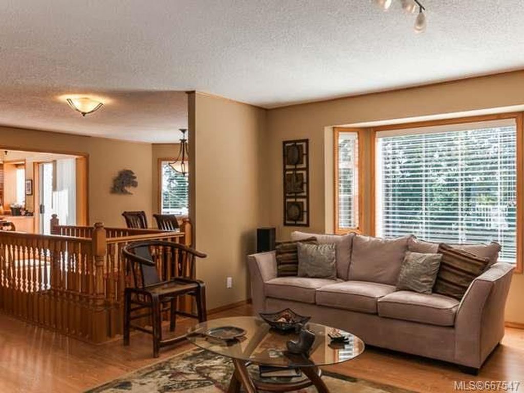 listing image 16041989057047680470