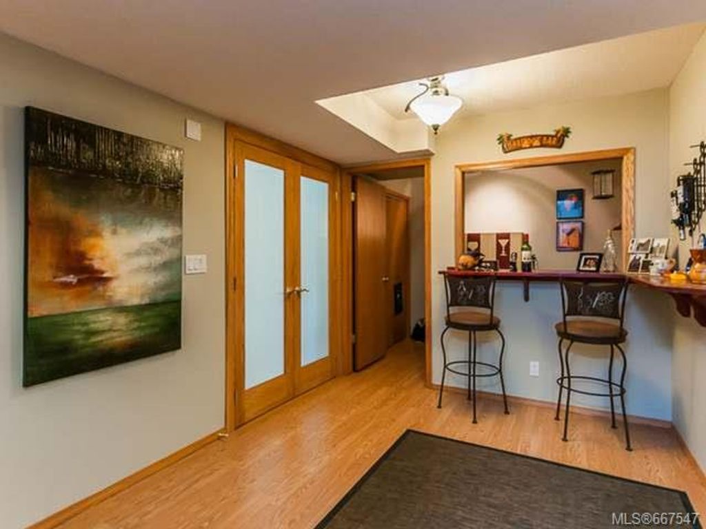 listing image 16042960932289378535