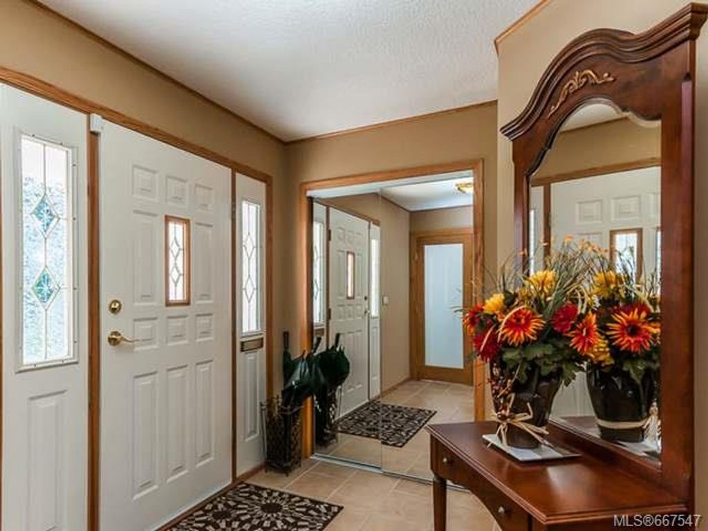 listing image 16041710955069635392