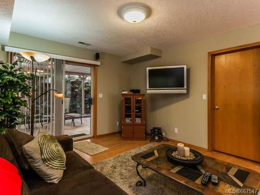 listing image 16042977942920975869