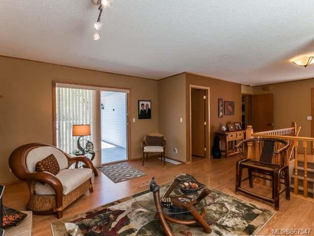 listing image 16041518465943015539