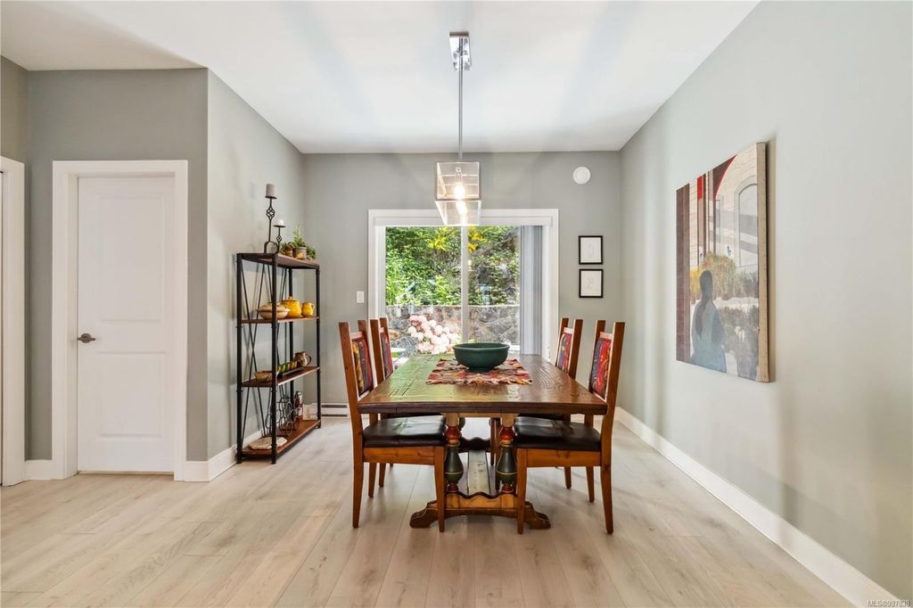 listing image 16046520451957440069