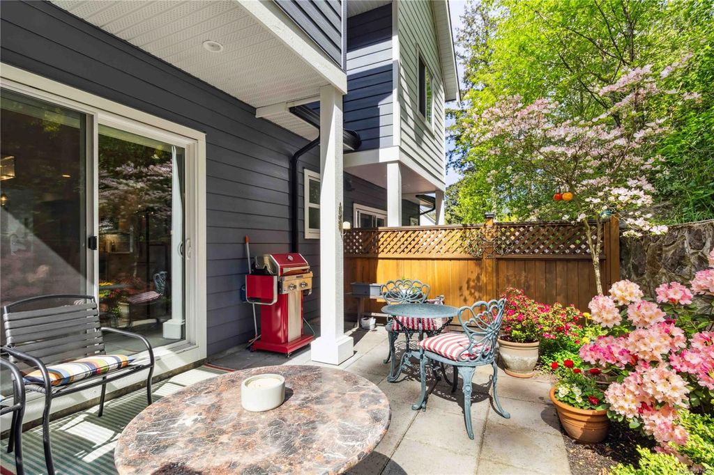 listing image 16048915941672046444