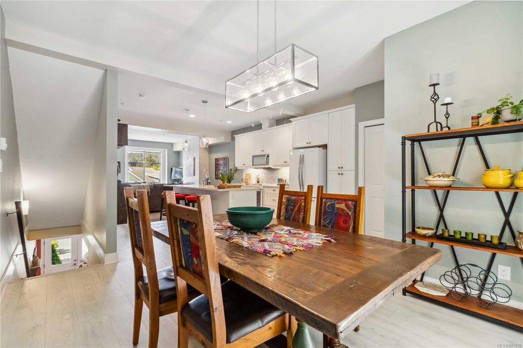 listing image 16042584416143426620