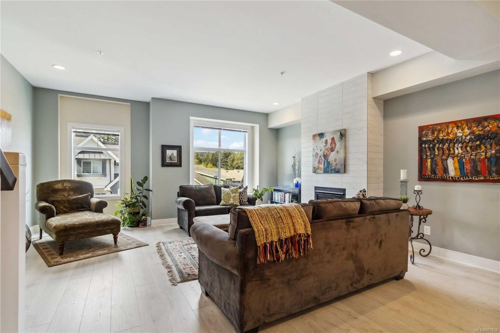 listing image 16044728908251457325