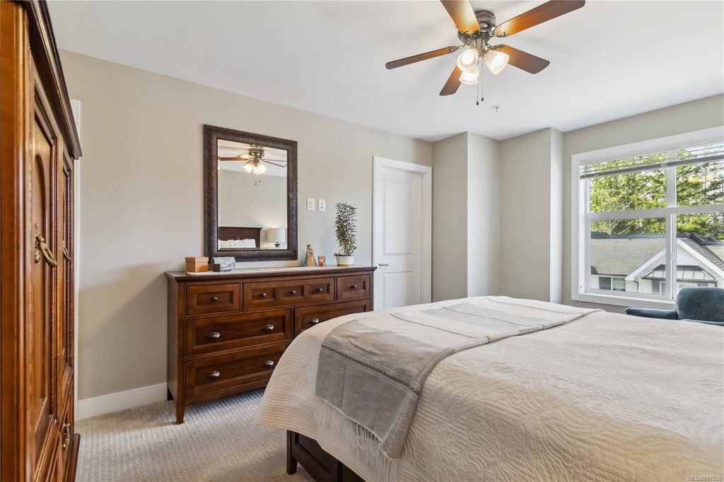 listing image 16042952935347730117