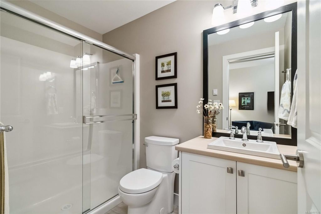 listing image 16048824756789345630