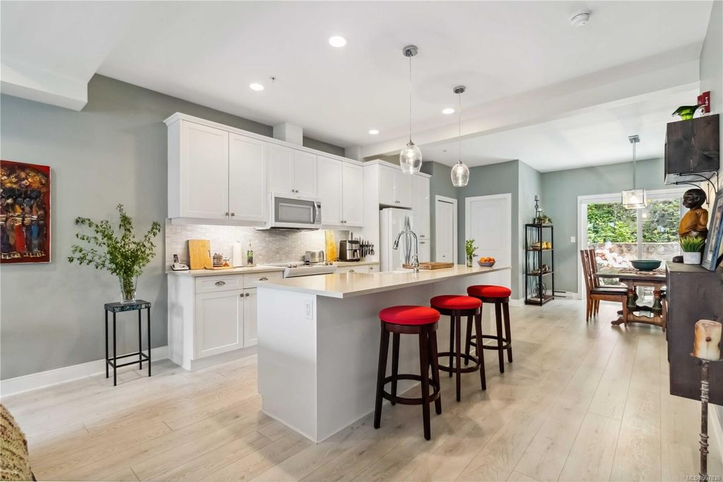 listing image 16044787488861901945