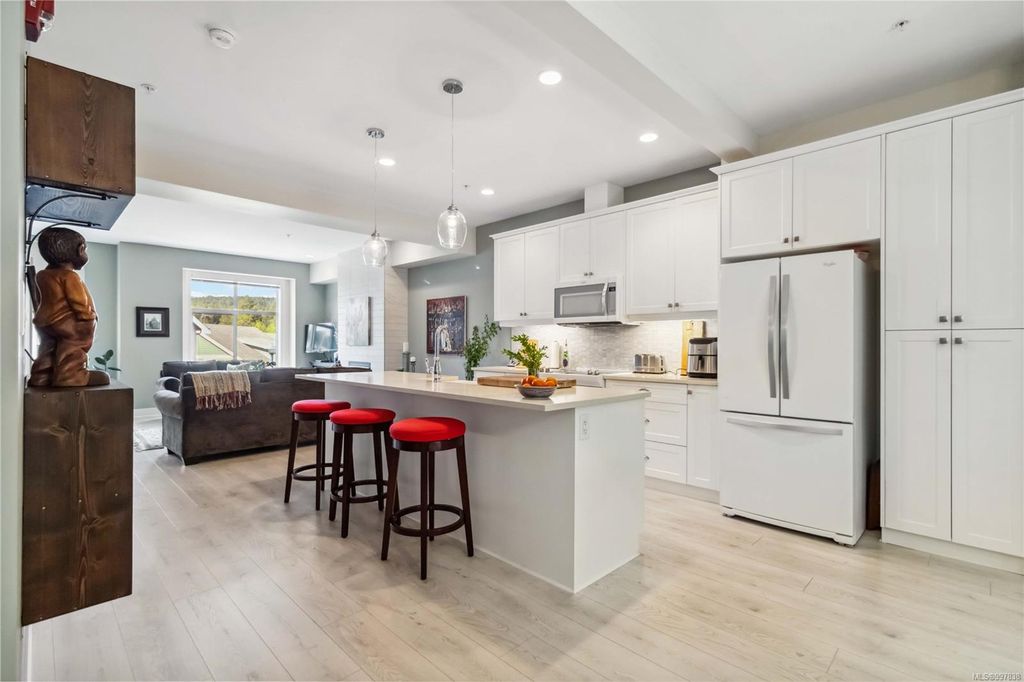 listing image 16043290557493368870