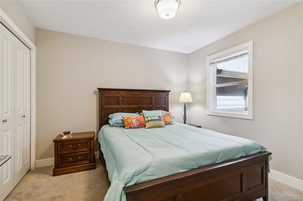 listing image 16042595074581987899