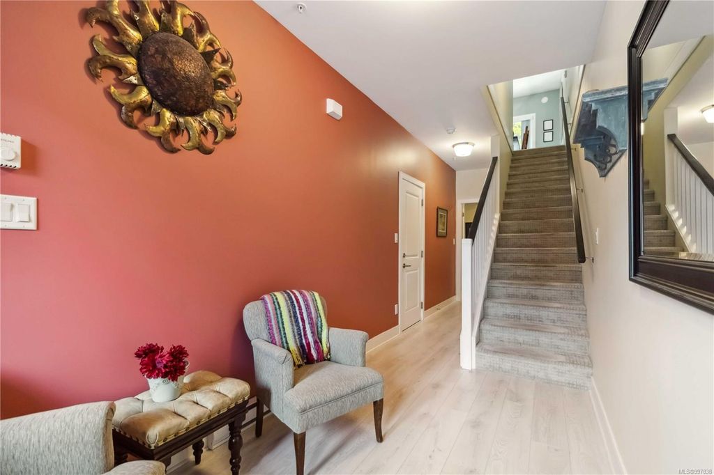 listing image 16048806097694770394