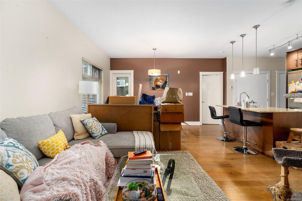 listing image 16041626899177888440