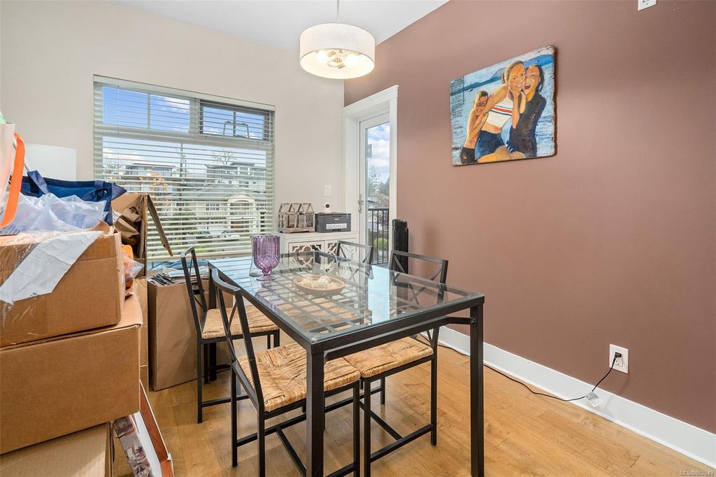 listing image 16043347057135000056