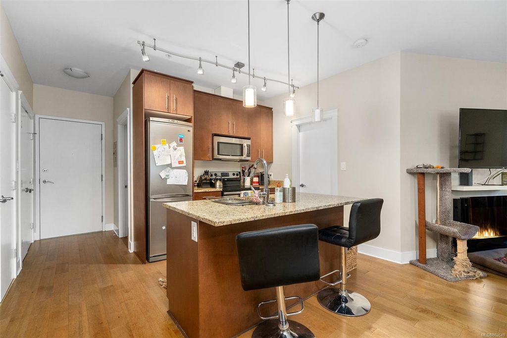 listing image 16040587026917890165
