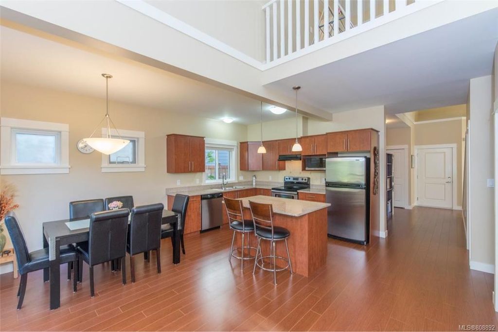listing image 16041096622935656893