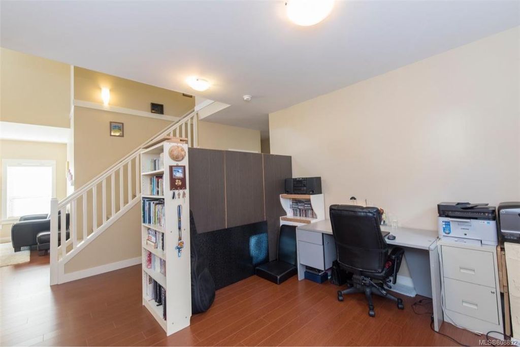 listing image 16041796838036873515