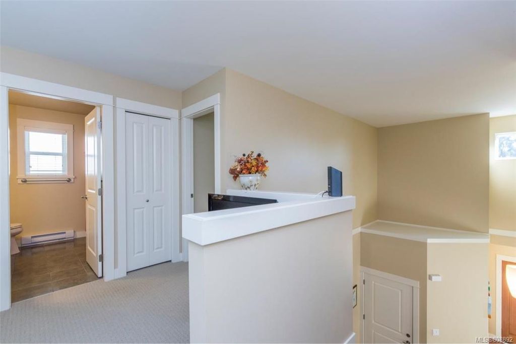 listing image 16047408468472034247