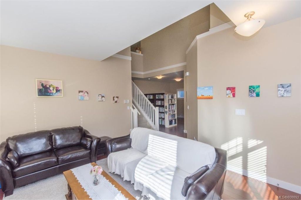 listing image 16047785267668997917