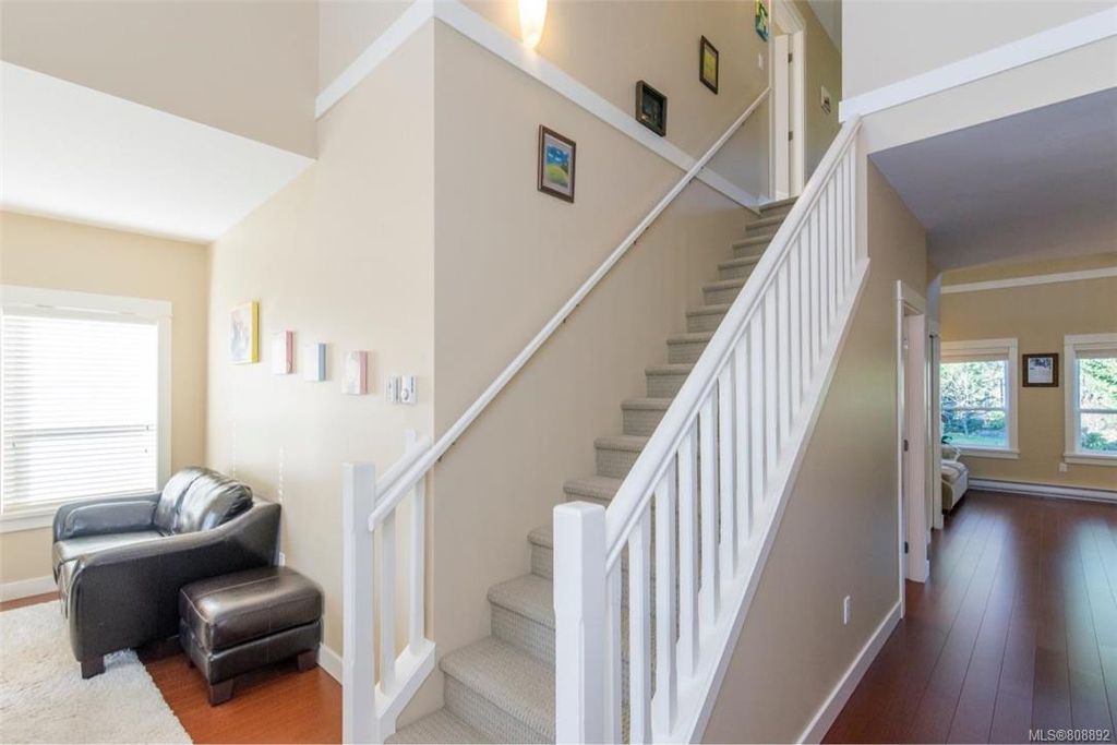 listing image 16044120379956329029