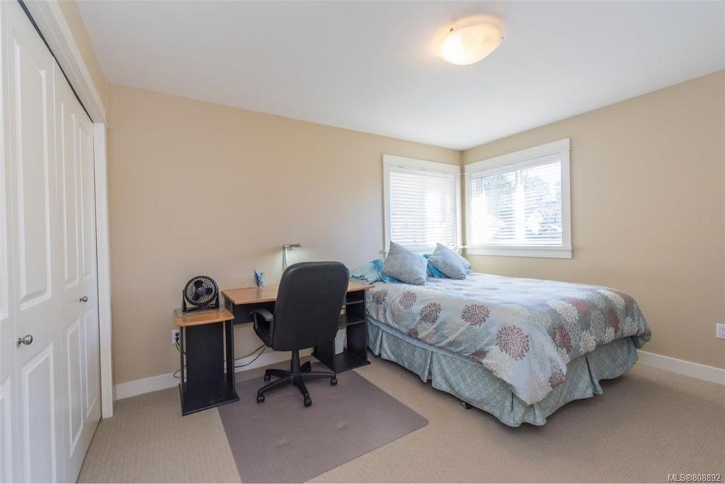 listing image 16049909668923754164