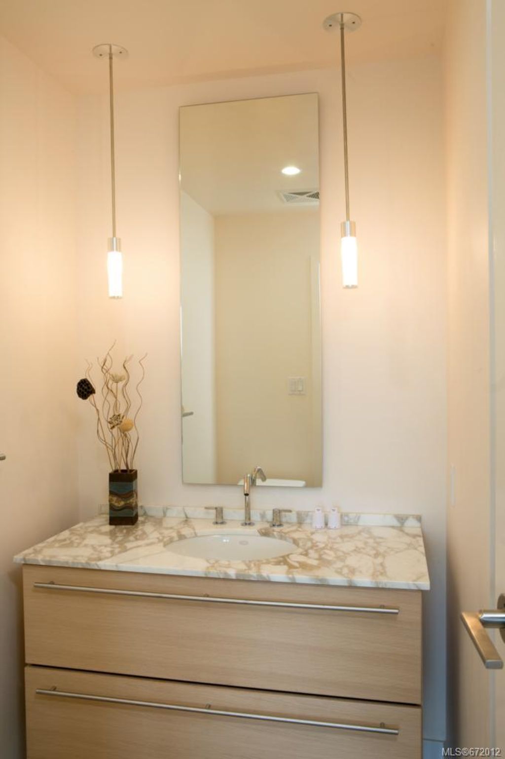 listing image 16049499837023883675