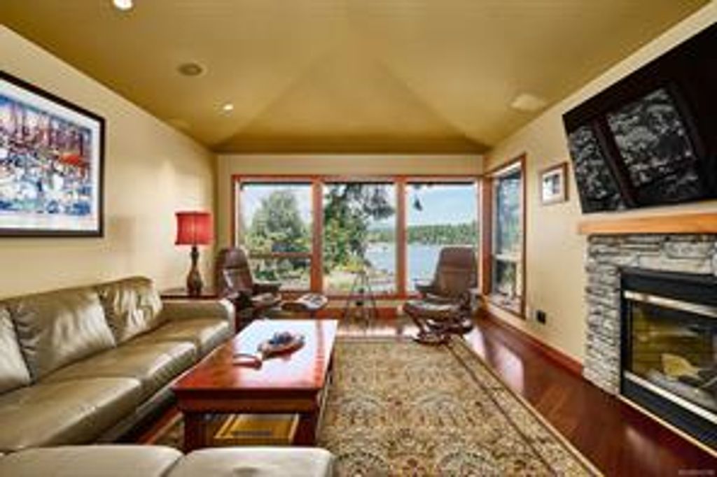 listing image 16043786338018