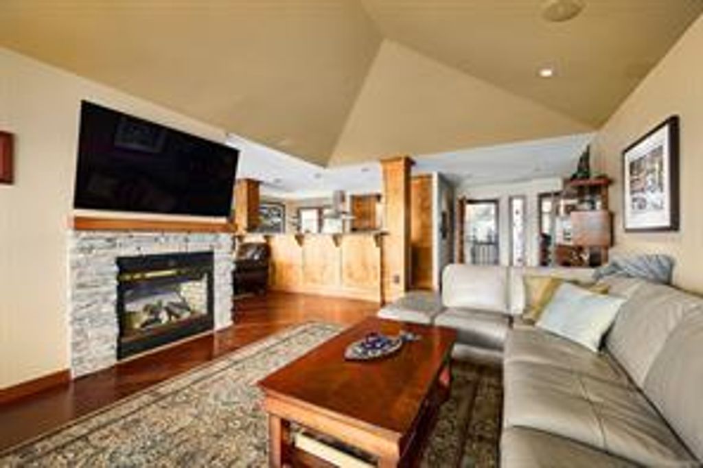 listing image 16043846319043